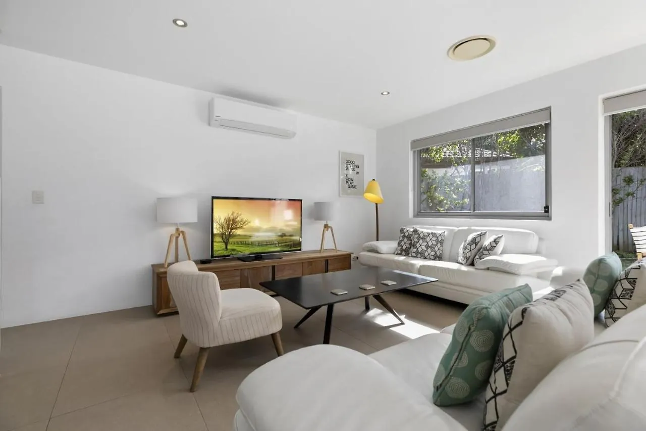 Seaview Tce Picture Perfect In Northern Sunshine Beach 0*,