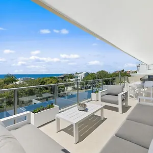 Crystal Shores Sunshine Apartment